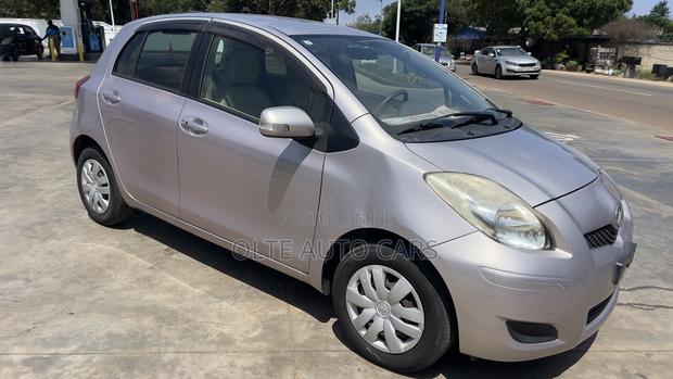 Toyota Vitz 1.3 FWD 5dr 2010 Silver