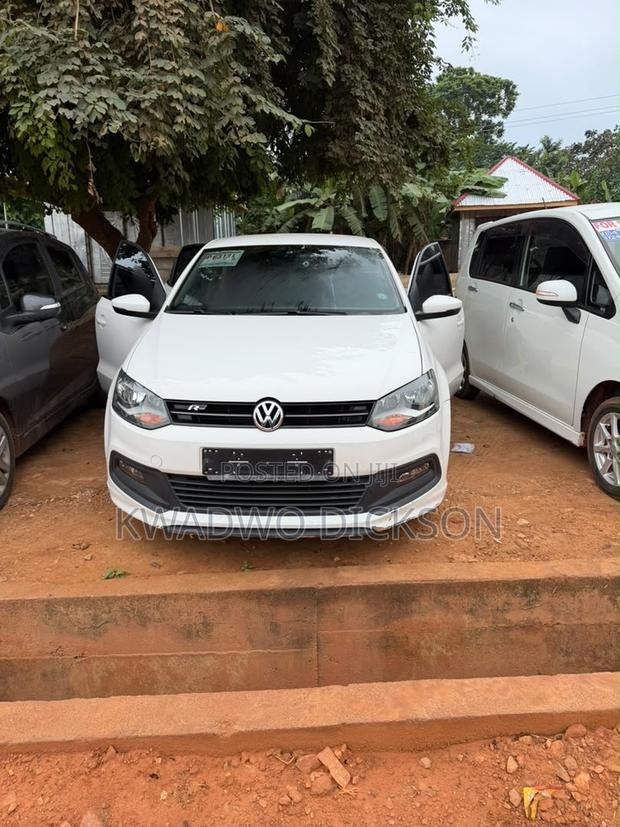 Volkswagen Polo 2014 White