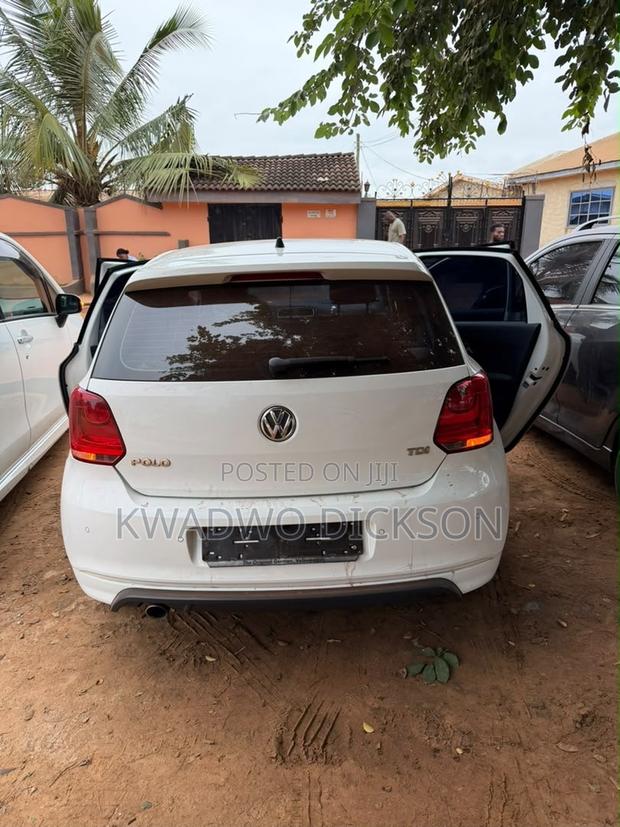 Volkswagen Polo 2014 White