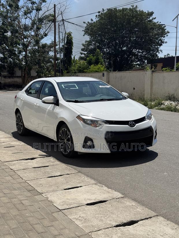 Toyota Corolla S 4dr Sedan (1.8L 4cyl CVT) 2016 White