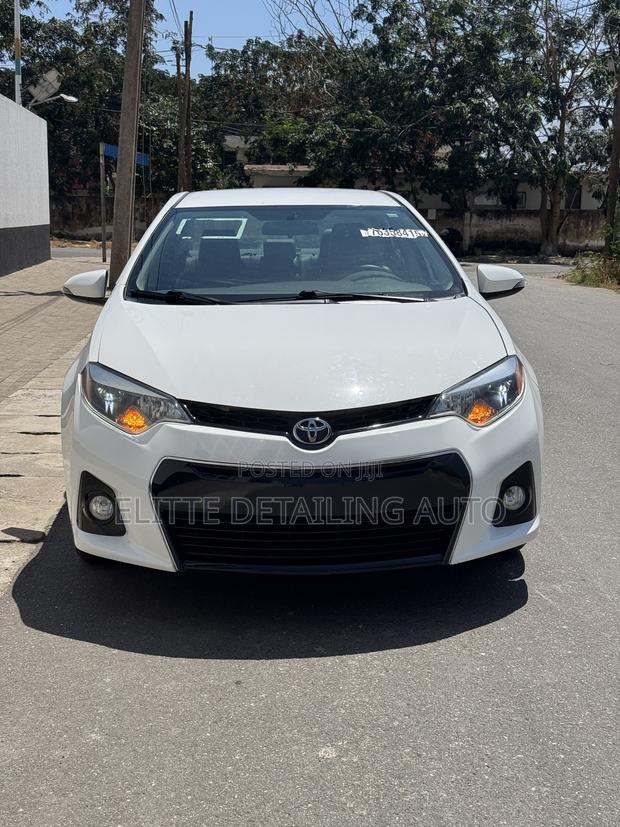 Toyota Corolla S 4dr Sedan (1.8L 4cyl CVT) 2016 White