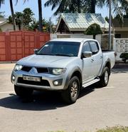 Mitsubishi L200 Club Cab 2.5 180hp 4WD 2012 Silver for sale