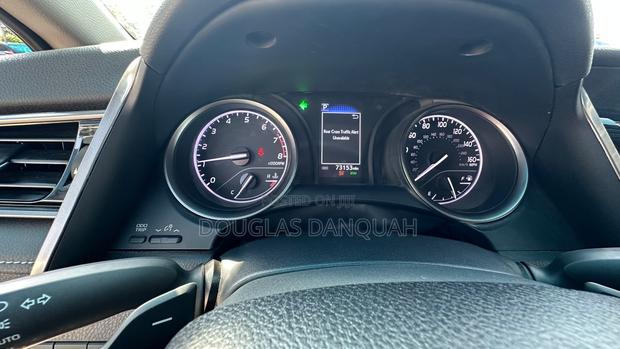 Toyota Camry SE 2024 Gray