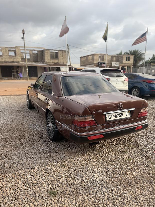 Mercedes-Benz 200E 1998 Brown
