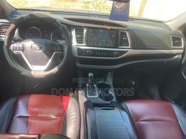 Toyota Highlander LE 4x2 (2.7L 4cyl 6A) 2018 Black