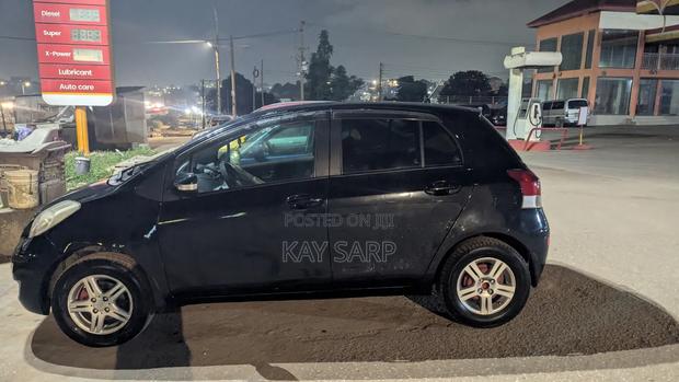 Toyota Vitz 2010 Black