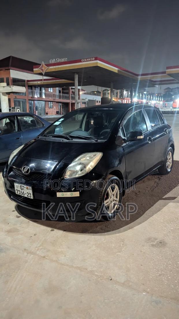 Toyota Vitz 2010 Black