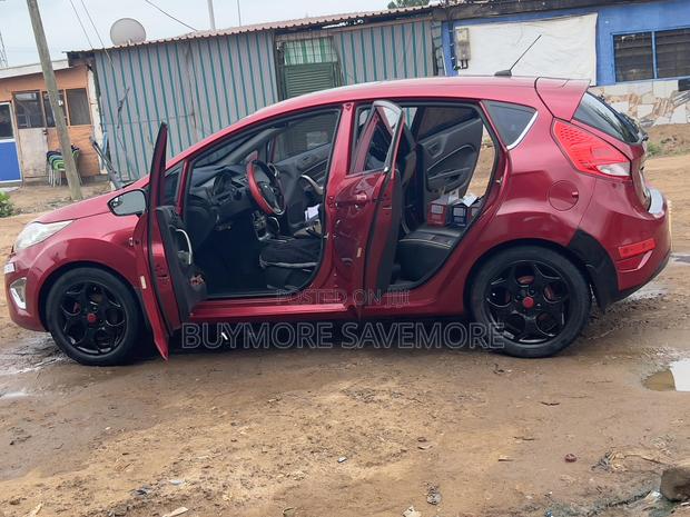 Ford Fiesta SES 2011 Red