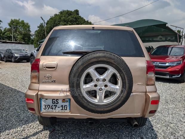 Toyota RAV4 2005 Gold