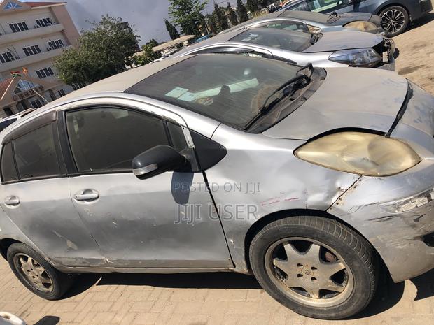 Toyota Vitz 1.3 FWD 5dr 2010 Gray