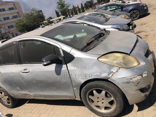 Toyota Vitz 1.3 FWD 5dr 2010 Gray