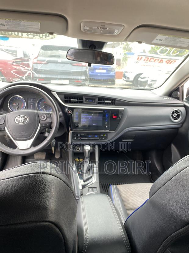 Toyota Corolla SE (1.8L 4cyl 2A) 2018 White
