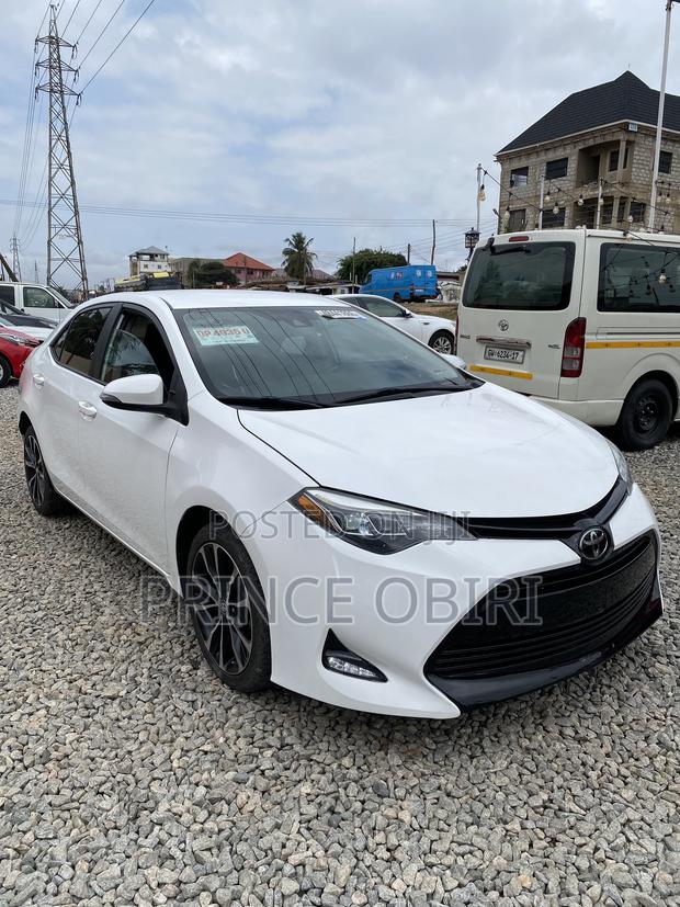 Toyota Corolla SE (1.8L 4cyl 2A) 2018 White