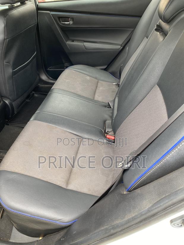 Toyota Corolla SE (1.8L 4cyl 2A) 2018 White