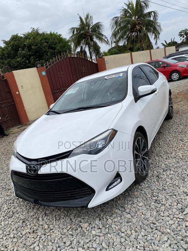 Toyota Corolla SE (1.8L 4cyl 2A) 2018 White