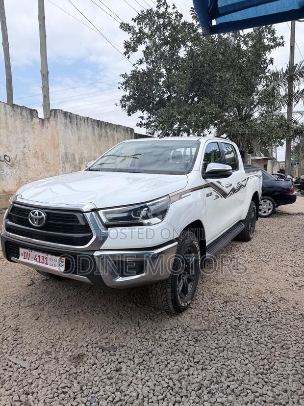 New Toyota Hilux 2024 White