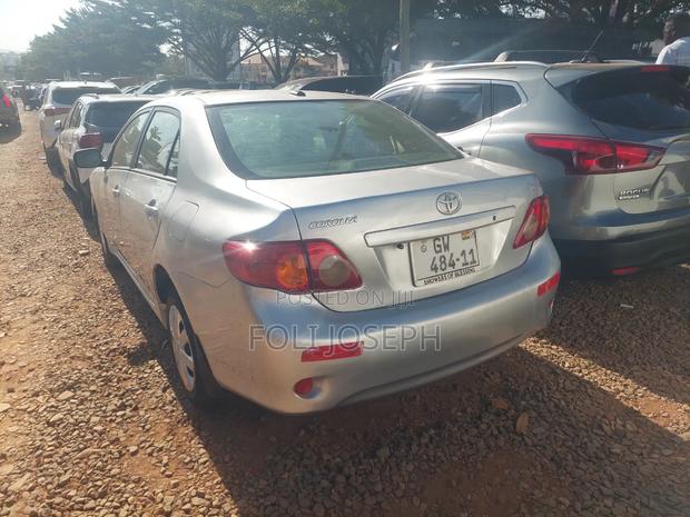Toyota Corolla 2010 Silver