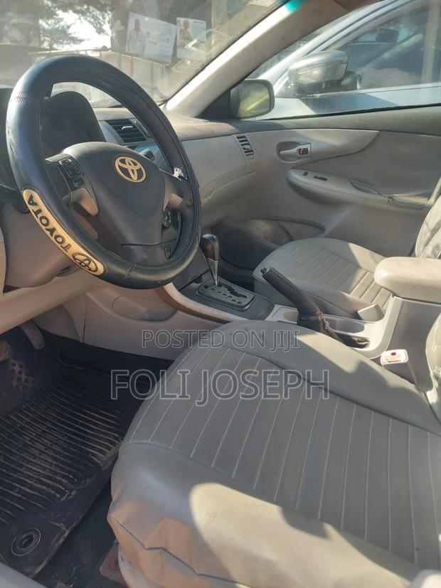 Toyota Corolla 2010 Silver