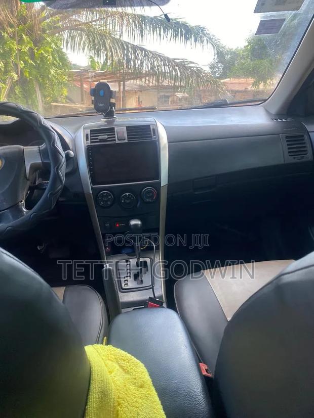 Toyota Corolla 2010 Silver