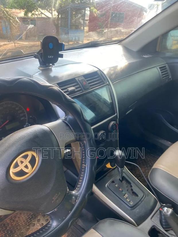 Toyota Corolla 2010 Silver