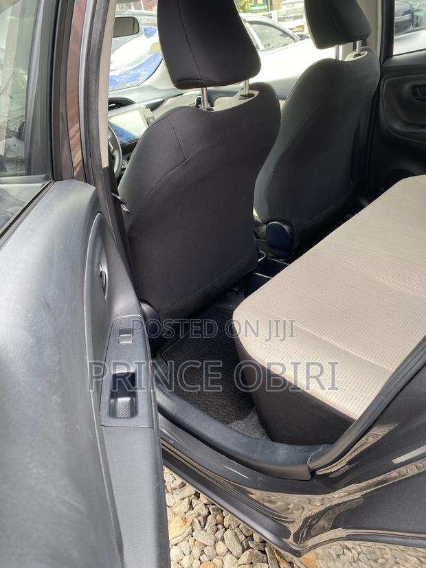 Toyota Vitz 1.3 AWD 5dr 2015 Gray