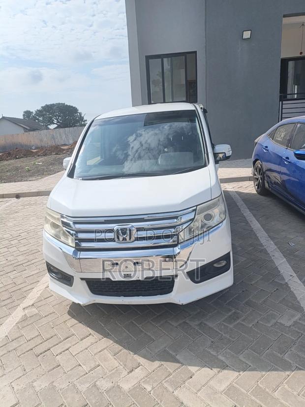 Honda Stepwgn 2012 White