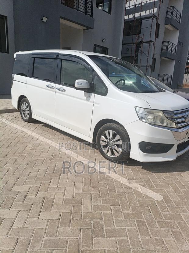 Honda Stepwgn 2012 White