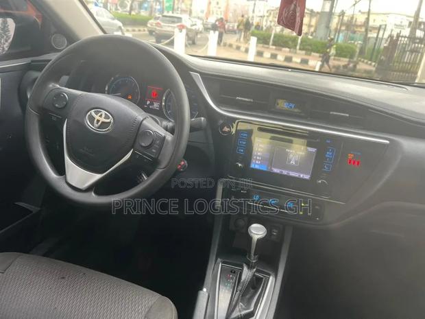 Toyota Corolla LE (1.8L 4cyl 2A) 2019 Silver