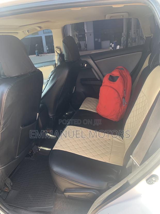 Toyota RAV4 XLE 4dr SUV AWD (2.5L 4cyl 6A) 2018 White
