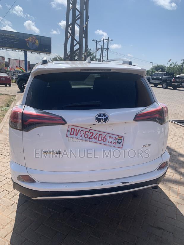 Toyota RAV4 XLE 4dr SUV AWD (2.5L 4cyl 6A) 2018 White