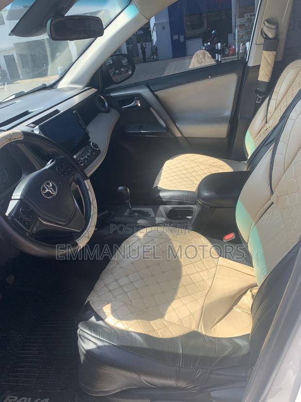 Toyota RAV4 XLE 4dr SUV AWD (2.5L 4cyl 6A) 2018 White
