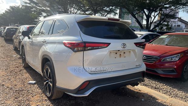 Toyota Highlander XSE 2021 White