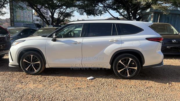 Toyota Highlander XSE 2021 White
