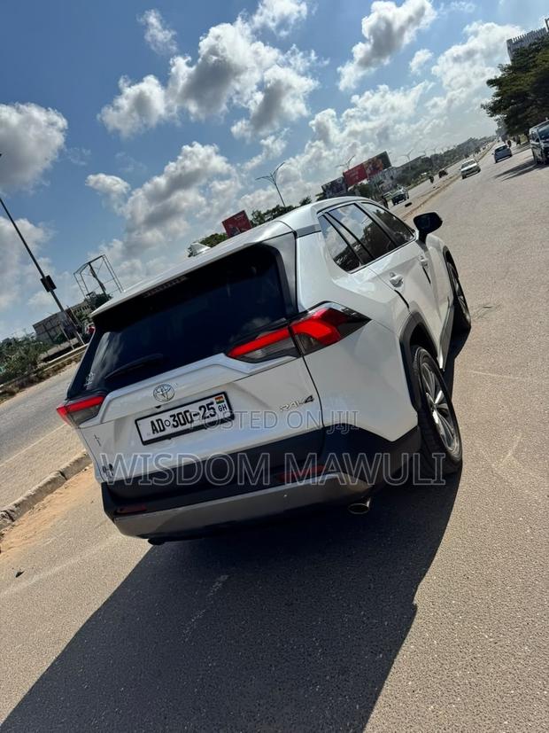 Toyota RAV4 2024 White
