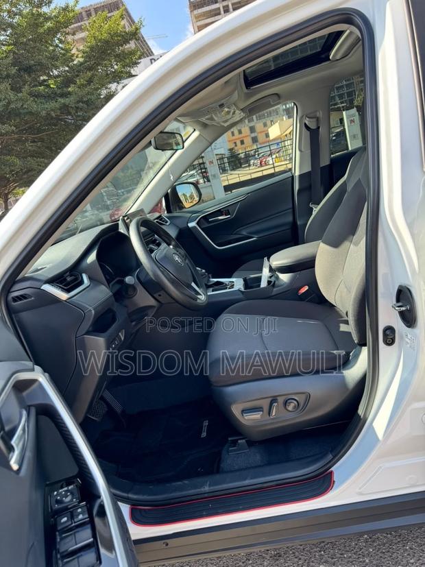 Toyota RAV4 2024 White