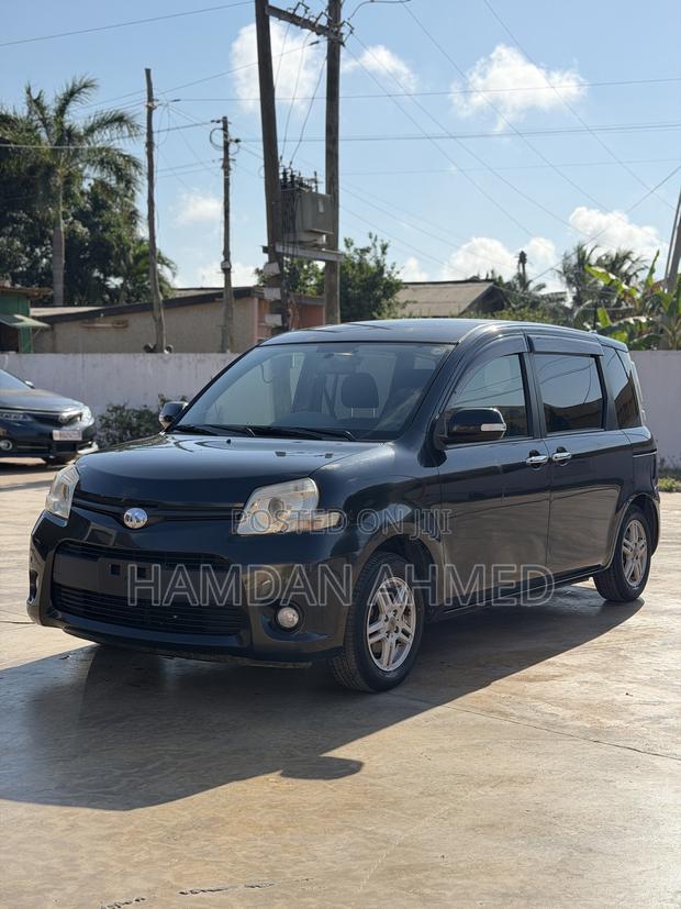 Toyota Sienta 1.5 FWD 2012 Black