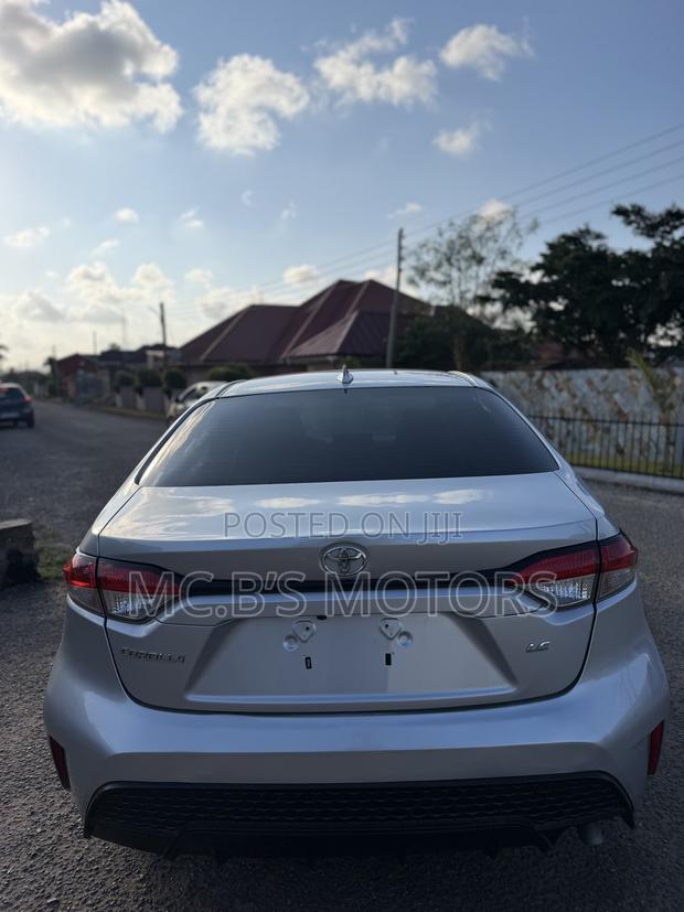 Toyota Corolla 2022 Silver