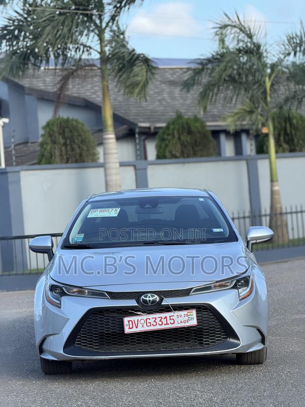 Toyota Corolla 2022 Silver