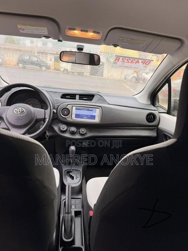 Toyota Vitz 2012 White