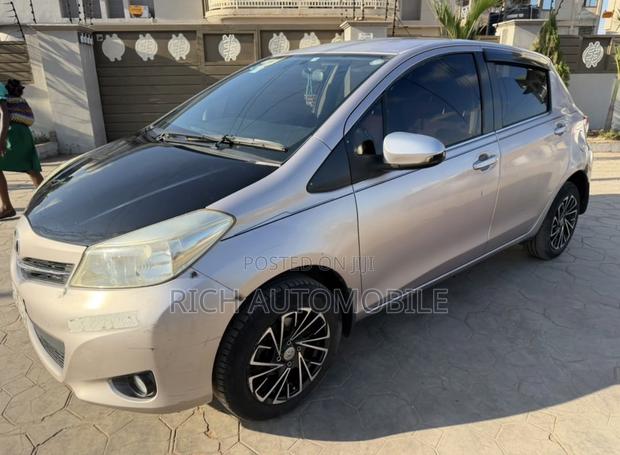 Toyota Vitz 1.3 AWD 5dr 2013 Pearl