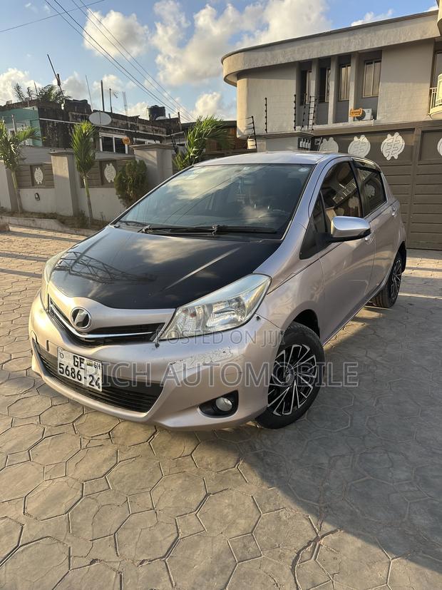 Toyota Vitz 1.3 AWD 5dr 2013 Pearl