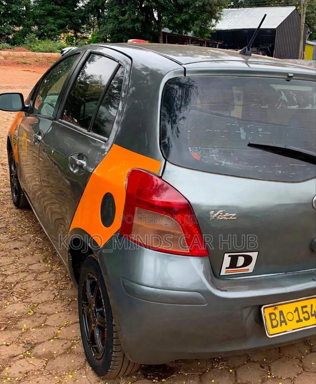 Toyota Vitz 1.0 FWD 3dr 2010 Gray