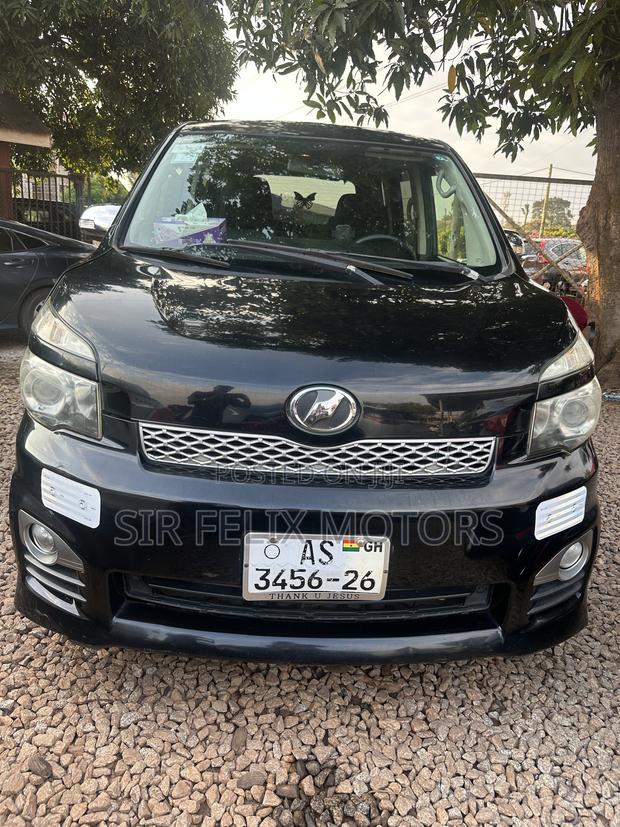 Toyota Voxy V 2WD 8-Seater 2013 Black