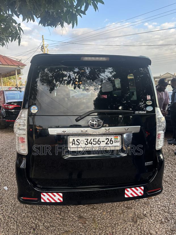 Toyota Voxy V 2WD 8-Seater 2013 Black