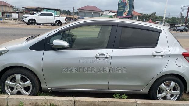 Toyota Vitz 2012 White