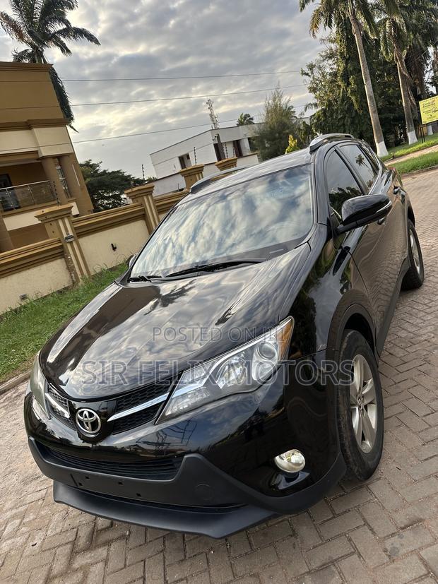 Toyota RAV4 XLE 4dr SUV AWD (2.5L 4cyl 6A) 2015 Black
