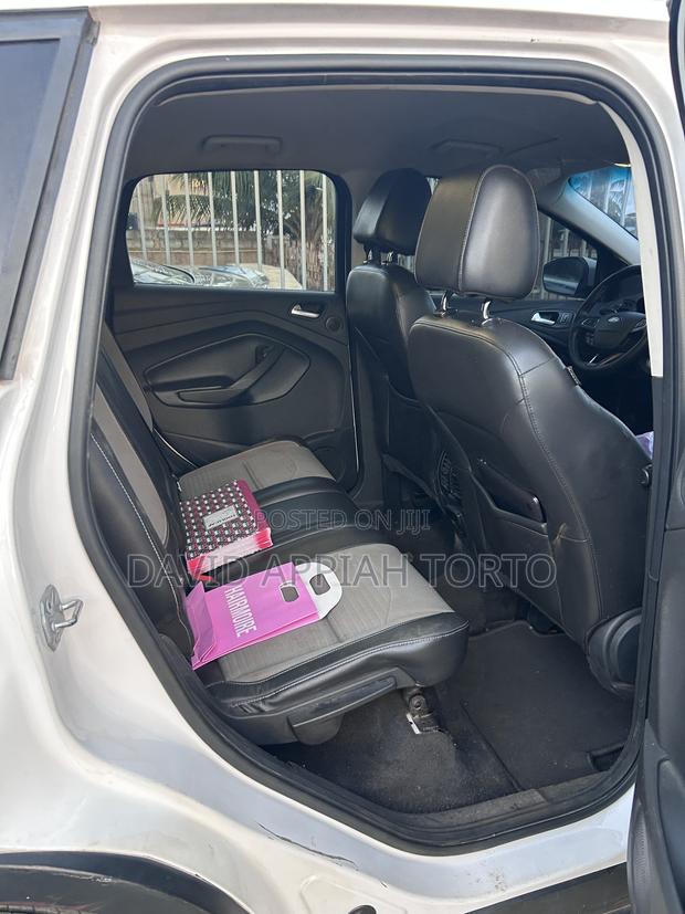 Ford Escape SE FWD 2017 White