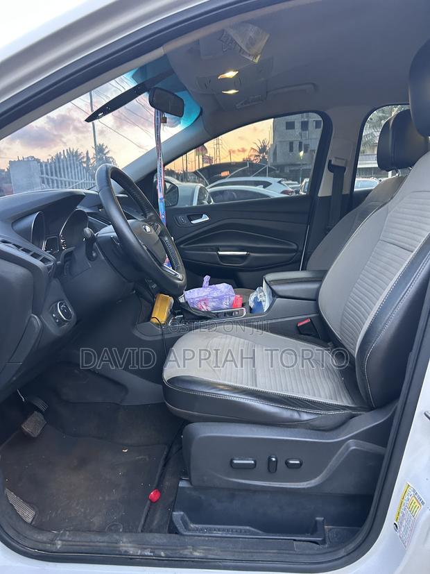 Ford Escape SE FWD 2017 White