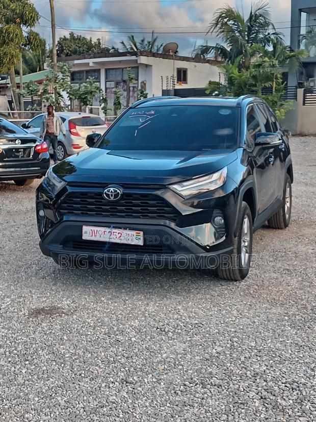 Toyota RAV4 XLE 2025 Gray