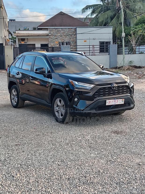Toyota RAV4 XLE 2025 Gray